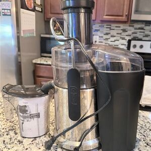 DASH Centrifugal Juicer processor with manuals